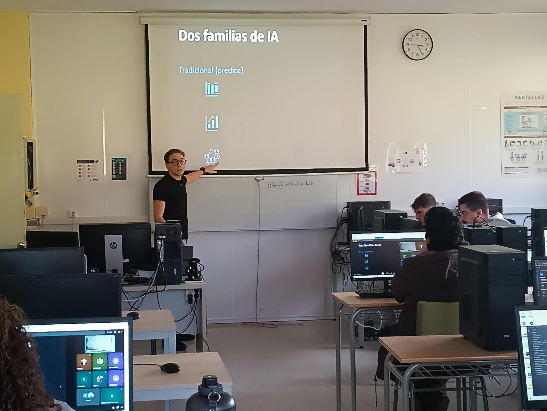 Formación en desarrollo de aplicaciones con IA para estudiantes junto a LessThan3